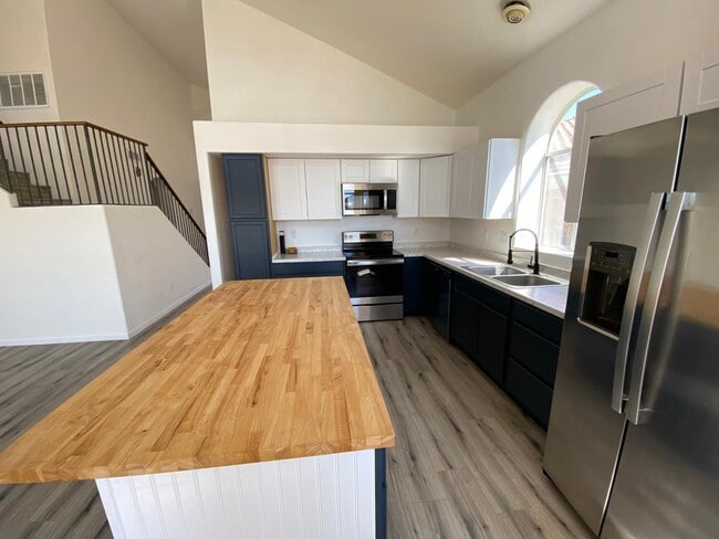 Building Photo - 10254 Hopi Ln