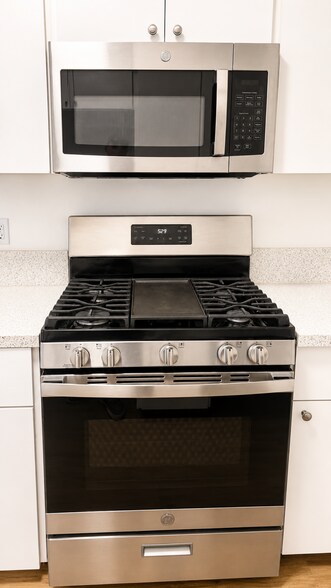 Kitchen - 7900 Woodman Ave