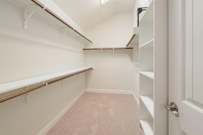Building Photo - 14201 Tyburn Trail