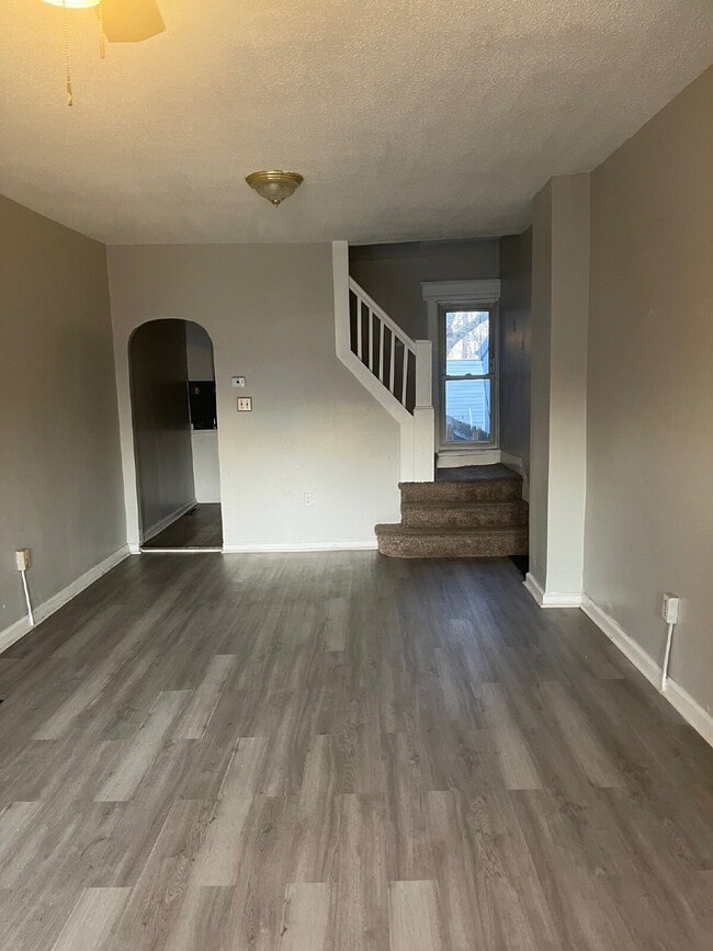 Building Photo - 20 Vine St