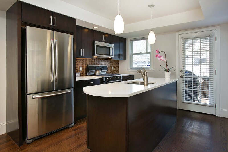 Building Photo - 210 W 7th St