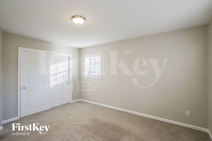 Building Photo - 61 Vanya Ln SE