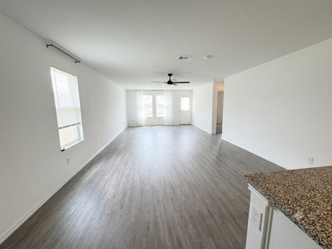 Building Photo - 5410 Daphne Path