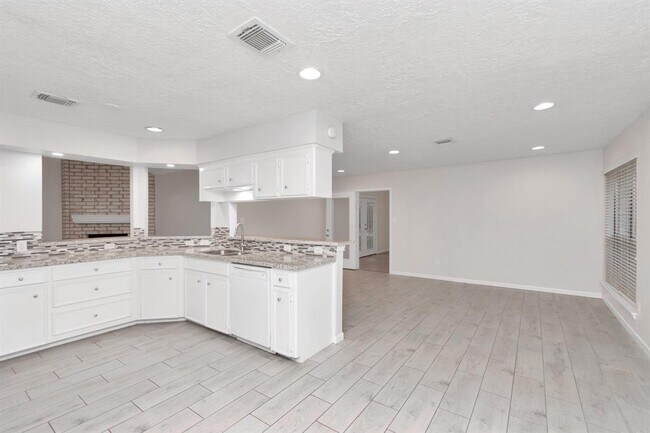 Building Photo - 1102 Comstock Springs Dr