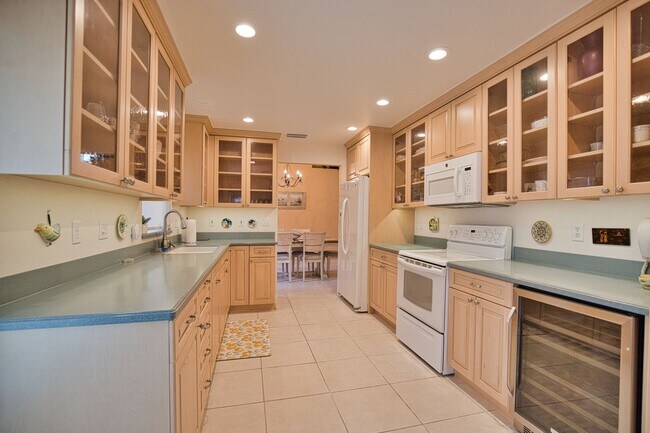 Building Photo - Seasonal Short-Term 3 Bedroom 3 Bathroom Home in The Patio Homes of Chestnut Creek!