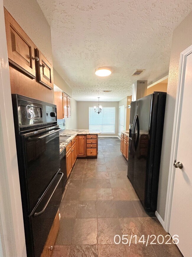 Building Photo - 21314 Highland Knolls Dr