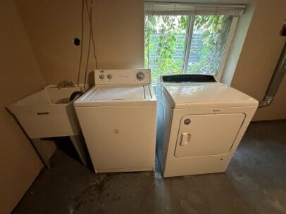 Building Photo - "Charming 5-Bed Home on Grand Ave: Spacious Living with 2.5 Baths in Heart of St. Paul!"