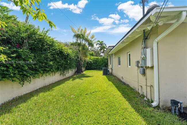 Building Photo - 2514 Granada Blvd