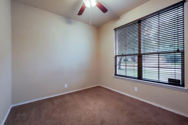 Building Photo - Charming Home in Gated Community with Great Amenities