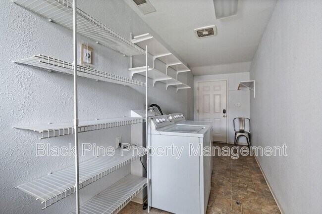 Building Photo - 4820 W.Franklin St.