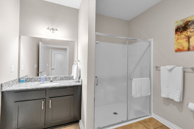 Building Photo - Furnished 2-Bedroom, 2-Bath Apartment near UB North