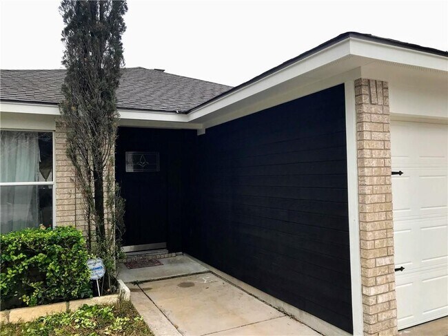 Building Photo - 15117 Bigelow Dr