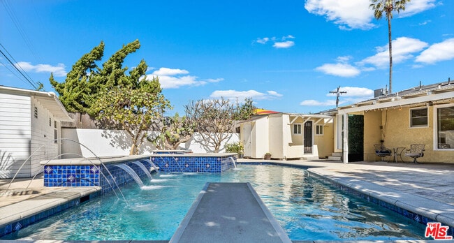 Building Photo - 4221 Stewart Ave