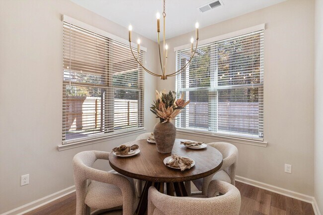 Building Photo - 584 Holden Dr