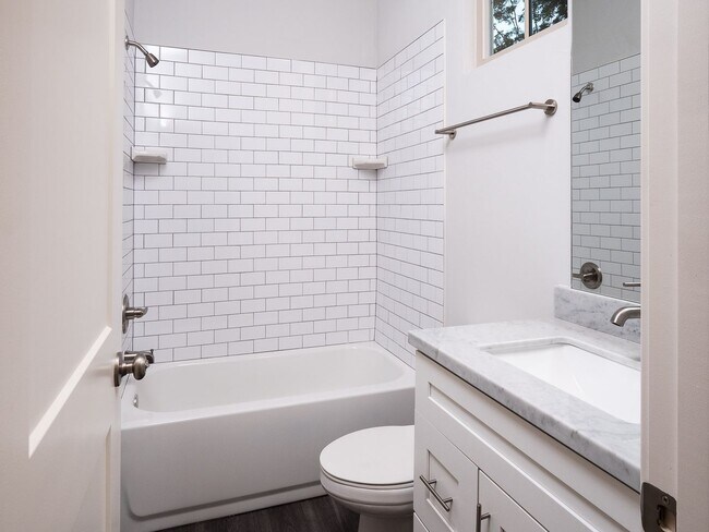 Building Photo - Porter's Parkside - 4 Bedroom, 4 Bathroom ...