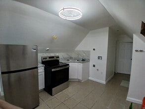 Building Photo - 66 Linden Ave