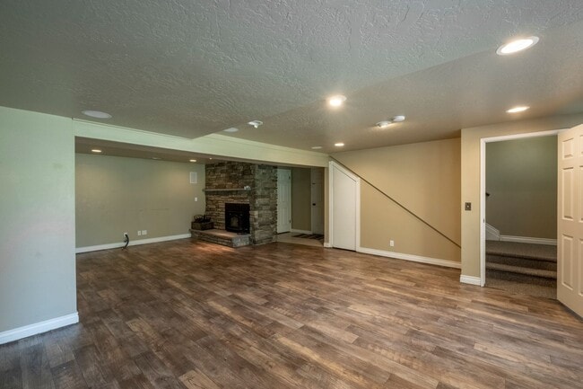 Building Photo - Large corner lot home in desirable Woodland Heights.