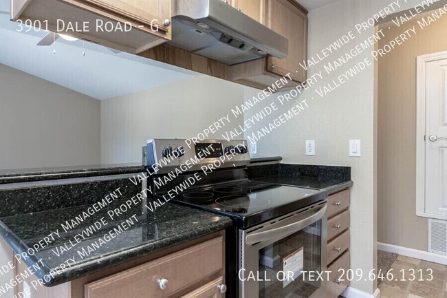 Building Photo - Modesto 2 Bedroom 2 Bath Condo "Parkview V...