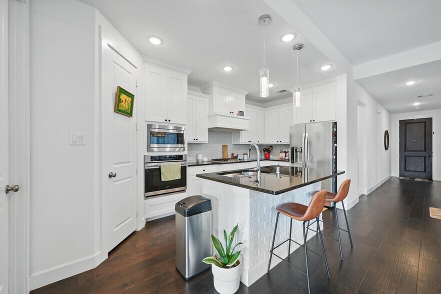 Building Photo - 5821 Liberty Hill Dr