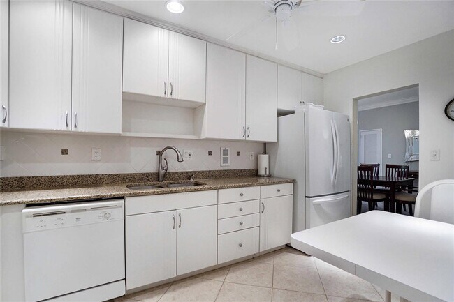 Building Photo - 4250 Galt Ocean Dr