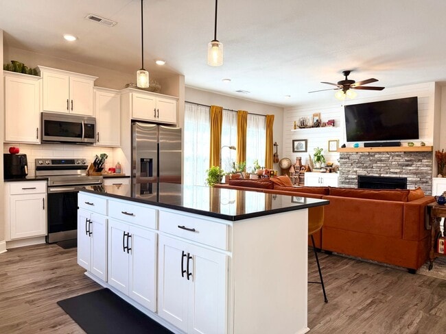 Building Photo - 1013 Berry Bnd