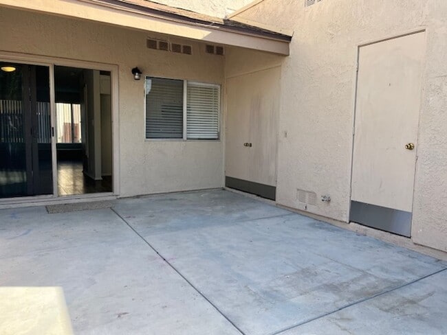 Building Photo - Todd Ranch Condo