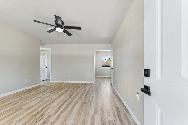 Building Photo - 1101 S Bouziden Dr