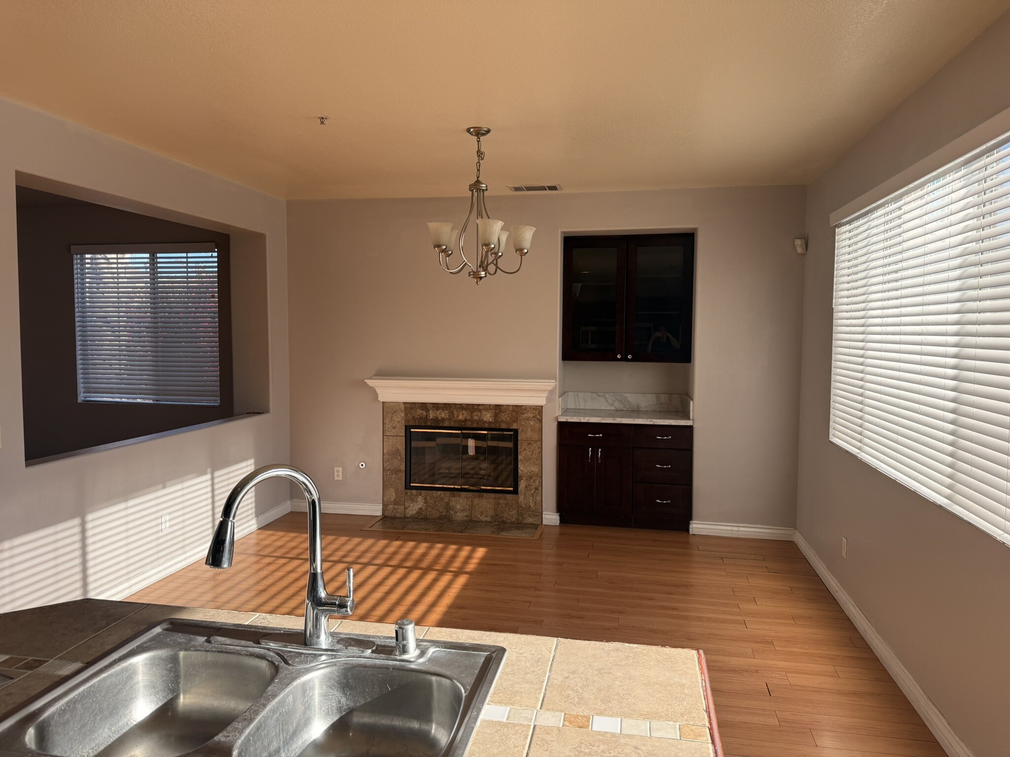Building Photo - 5752 Tamarisk Way