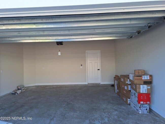 Building Photo - 102 Gaston Ct