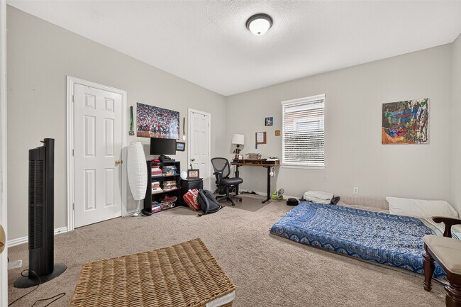 Building Photo - 214 Kentwood Ridge Ct