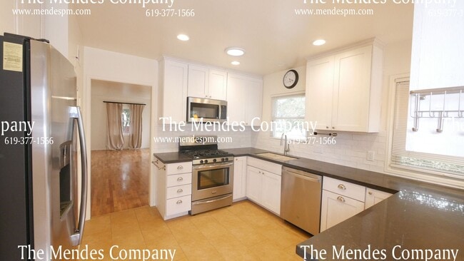 Building Photo - 933 Temple St