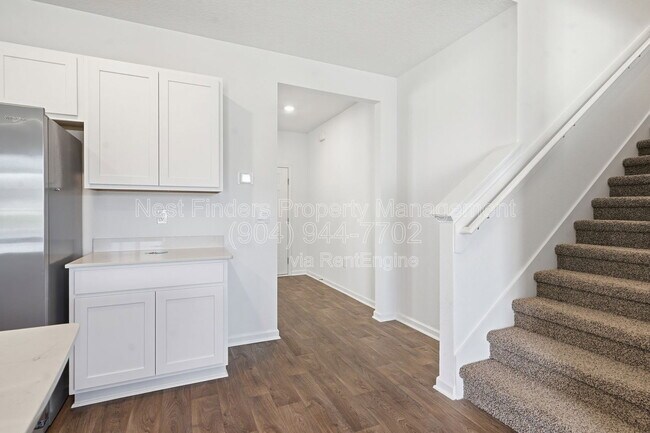 Building Photo - 190 Ardila Cir
