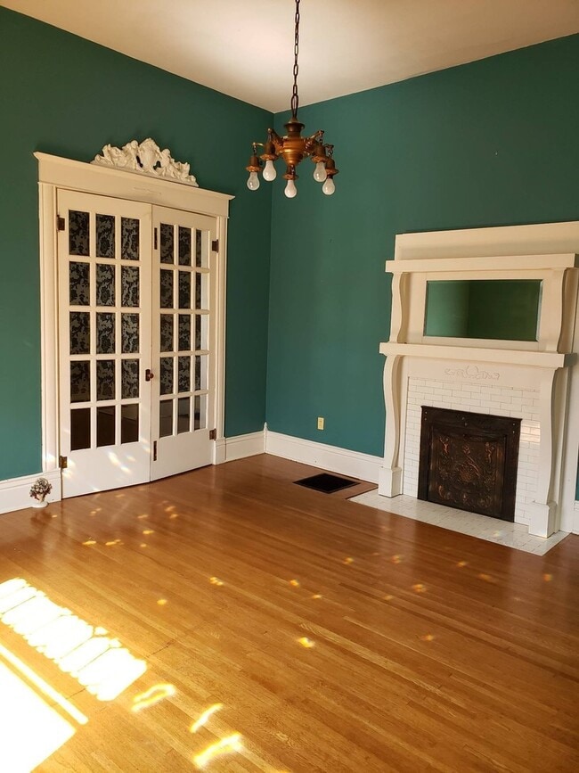 Building Photo - 214 North Main Street