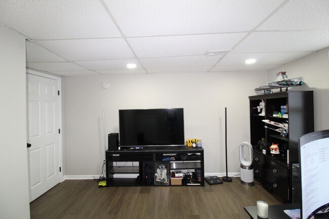 Building Photo - 3367 Oak Dr SW