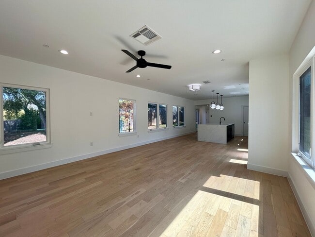 Building Photo - 4010 Clawson Rd