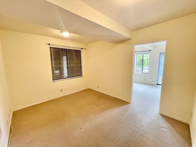 Building Photo - Charming Garden Apartment w/Deck, Prime Inner Richmond Location PROGRESSIVE