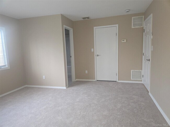 Building Photo - 19 Cardinal Ln