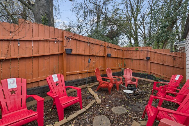 Building Photo - 1298 Gideons Dr SW