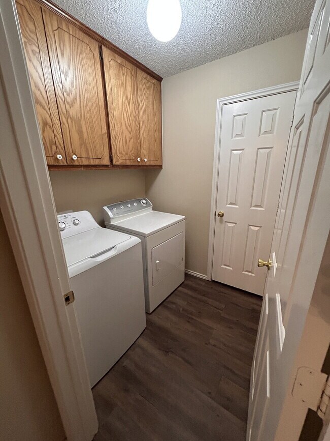 Building Photo - House Located Minutes From Park, School & ...