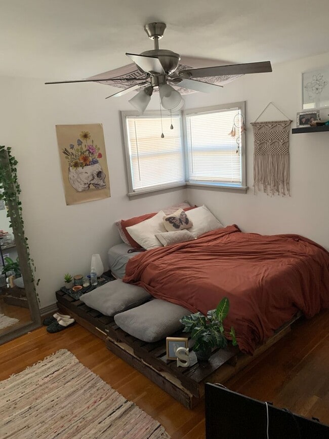 Building Photo - Pre Leasing for fall 2026! 3/2 in Medical District