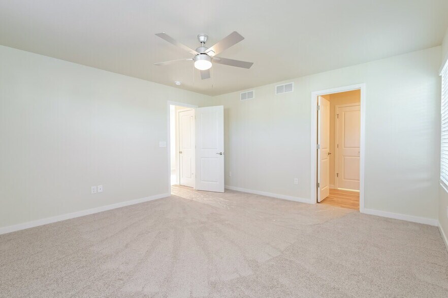 Building Photo - 1448 Orchard St