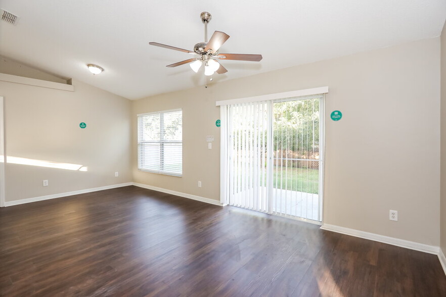 Building Photo - 12148 Woodglen Cir
