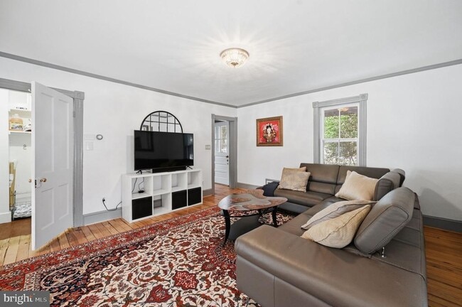 Building Photo - 11641 Glen Rd