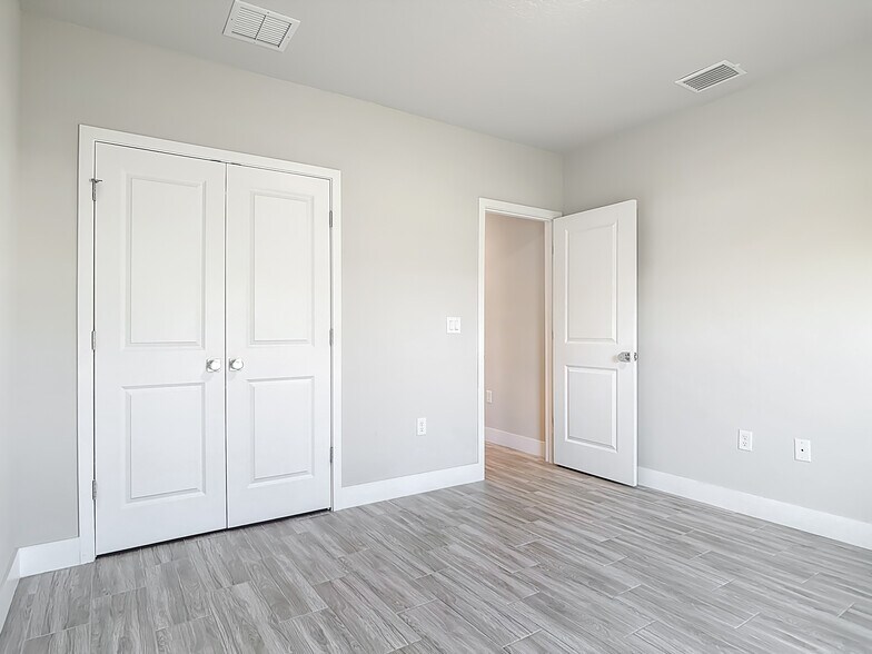 Building Photo - 60 Ballenger Ln