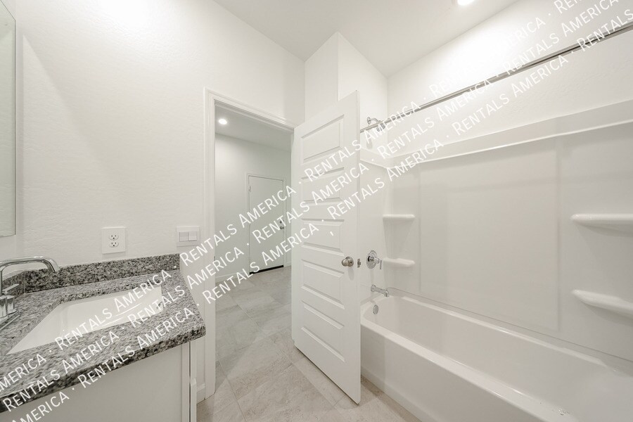 Building Photo - 38060 W Frascati Ave