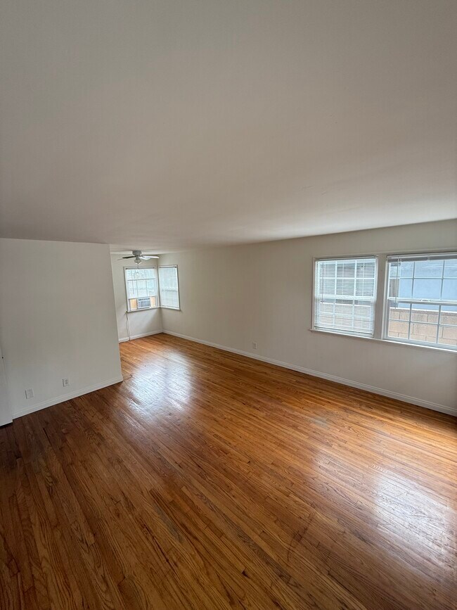 View of dining area from L/R - 3970 Sawtelle Blvd