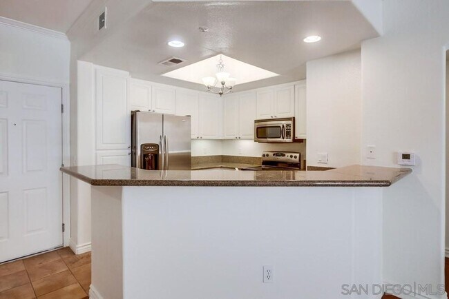 Building Photo - Luxury living in beautiful UTC, Spacious 2...