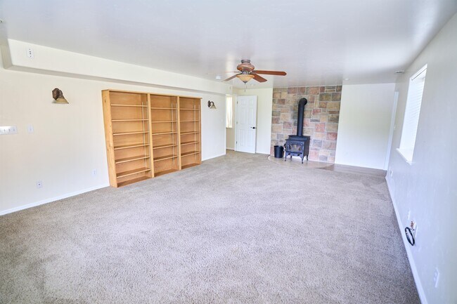 Building Photo - 850 E 550 S