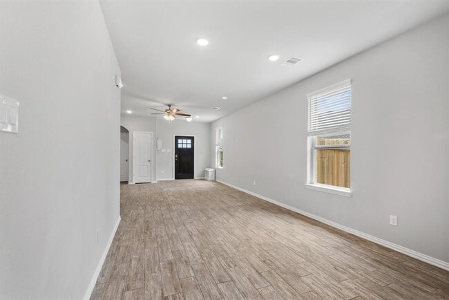 Building Photo - 31711 Azzaro Cir