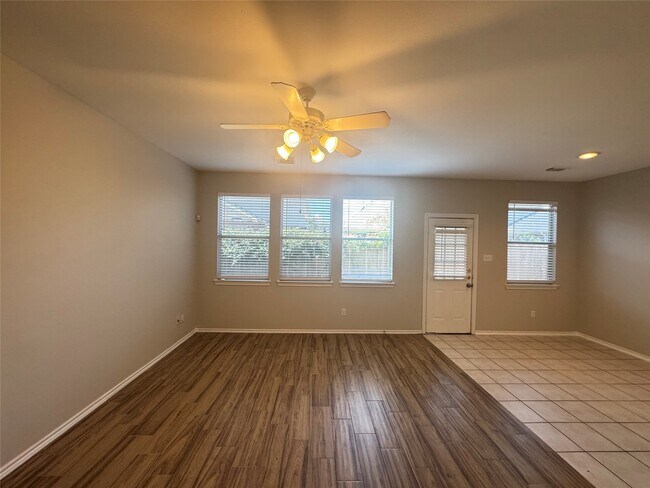 Building Photo - 5711 Vinemont Ln